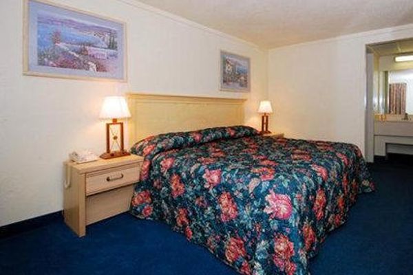 Econo Lodge Youngstown (Austintown)